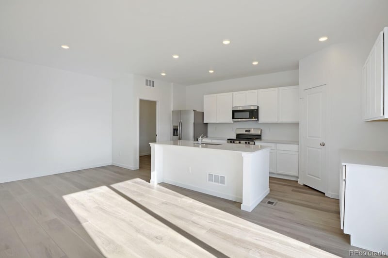 385 Wildflower Ct, Bennett, CO 80102