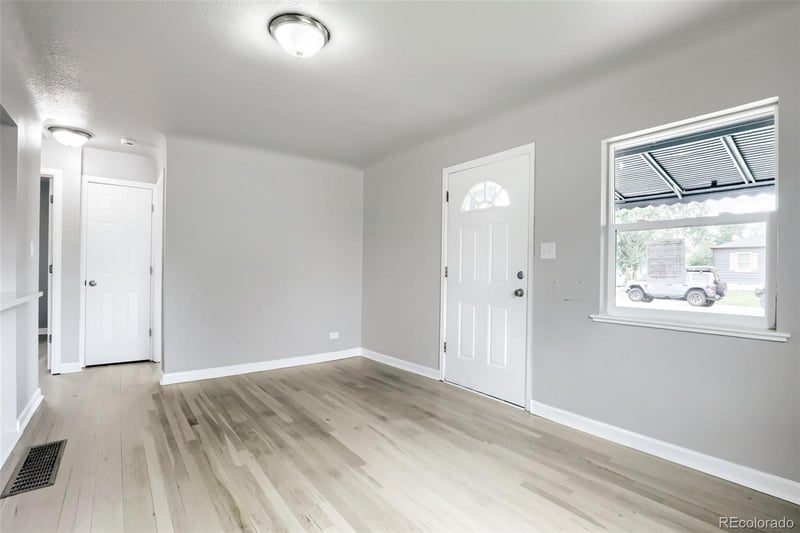 2388 Geneva St, Aurora, CO 80010