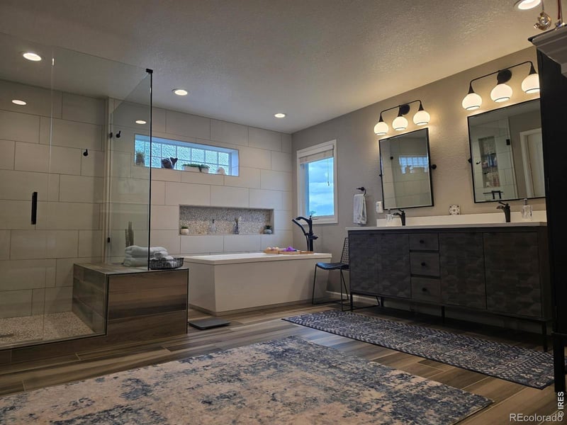 6090 Mobile St, Centennial, CO 80016