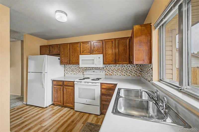 1123 Lewiston Way, Aurora, CO 80017