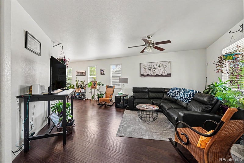 6116 Espana St, Aurora, CO 80019