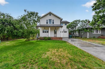 913 7th St, Berthoud, CO 80513