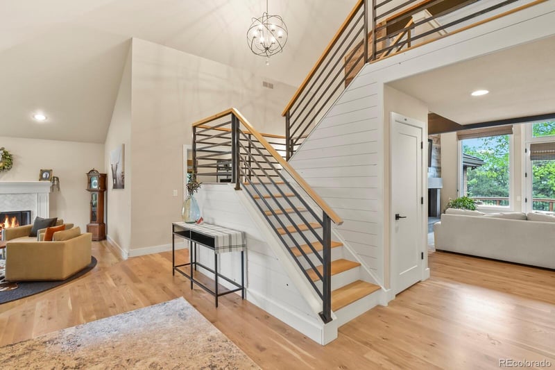 2 Porcupine Ln, Littleton, CO 80127