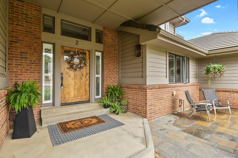 2 Porcupine Ln, Littleton, CO 80127