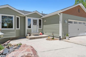 8191 Sun Country Dr, Elizabeth, CO 80107