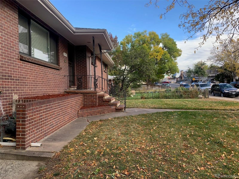 3555 Downing St, Englewood, CO 80113