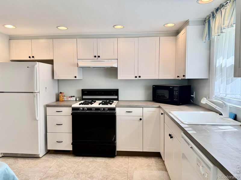 928 Baxter Ave, Holyoke, CO 80734