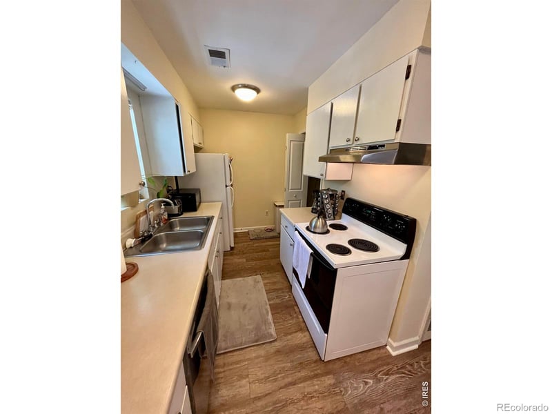 348 Collyer St #208, Longmont, CO 80501