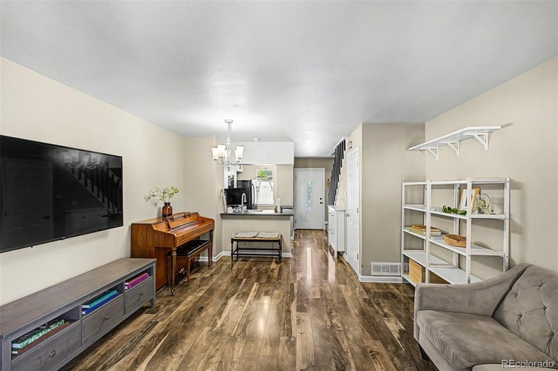 8198 Columbine Ct, Centennial, CO 80122