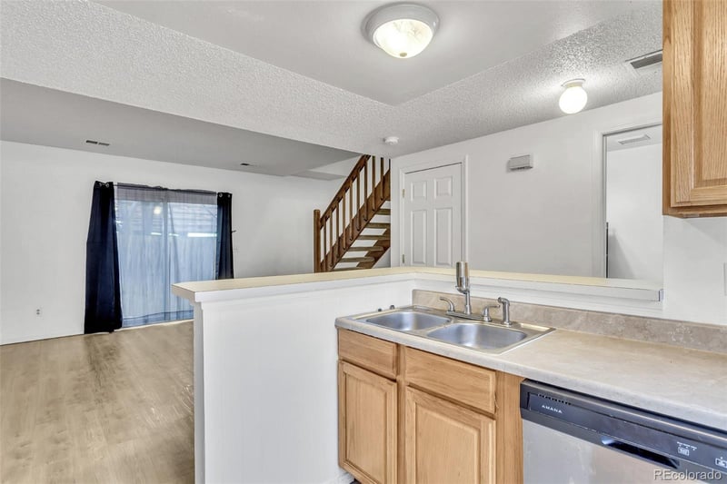 1545 Ouray Cir #B, Aurora, CO 80017