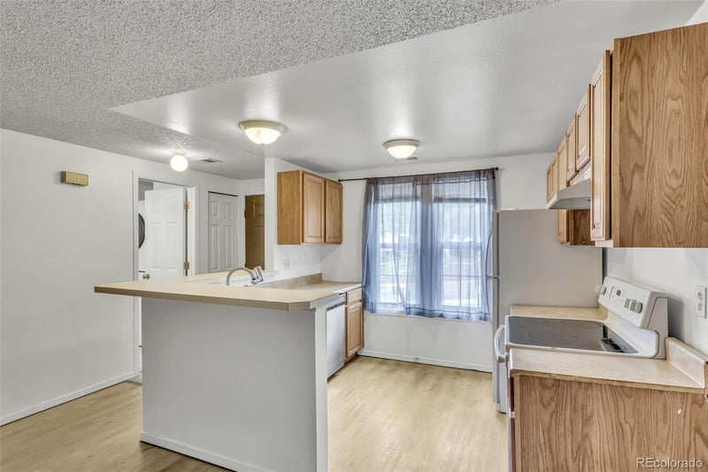 1545 Ouray Cir #B, Aurora, CO 80017