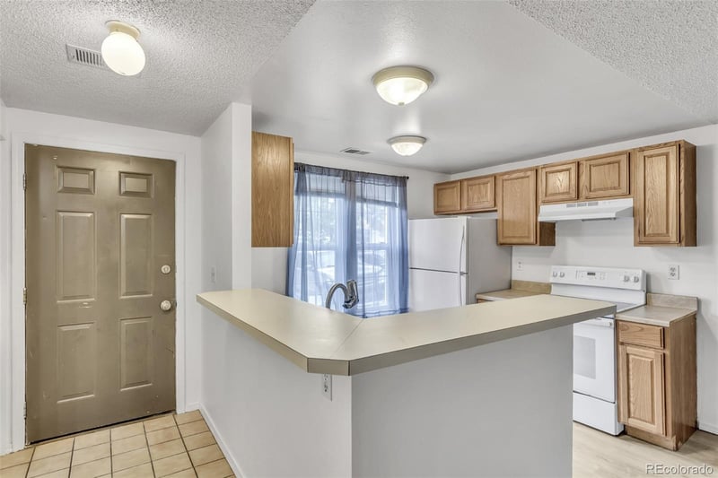 1545 Ouray Cir #B, Aurora, CO 80017