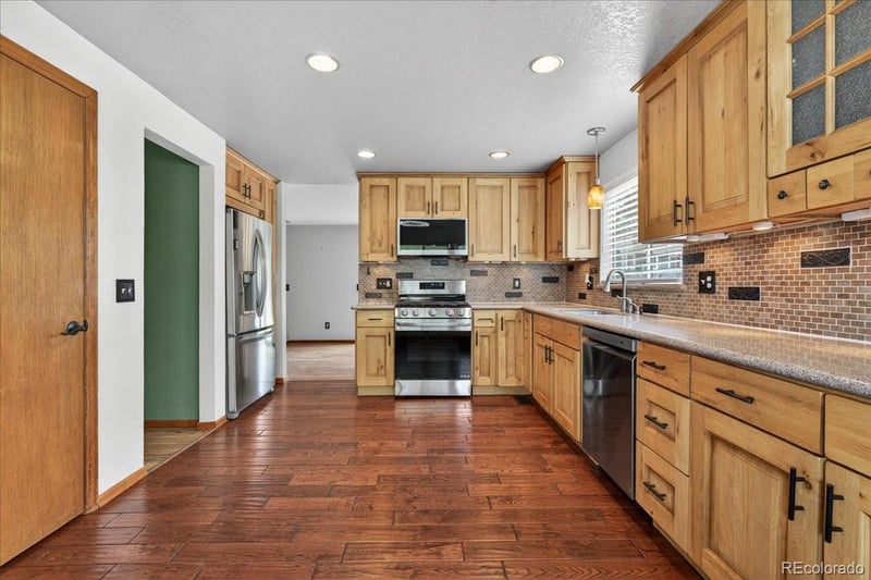 19721 Stanford Dr, Centennial, CO 80015