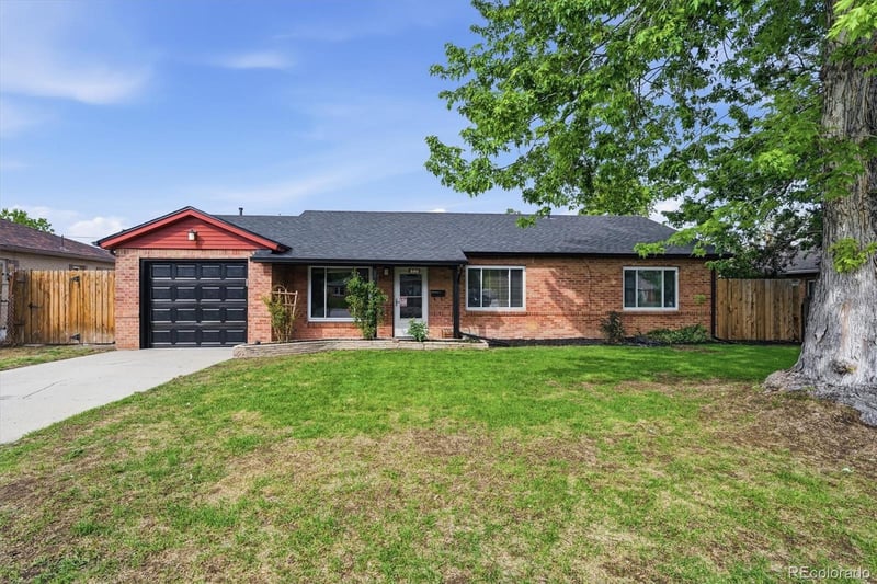 880 Tucson St, Aurora, CO 80011