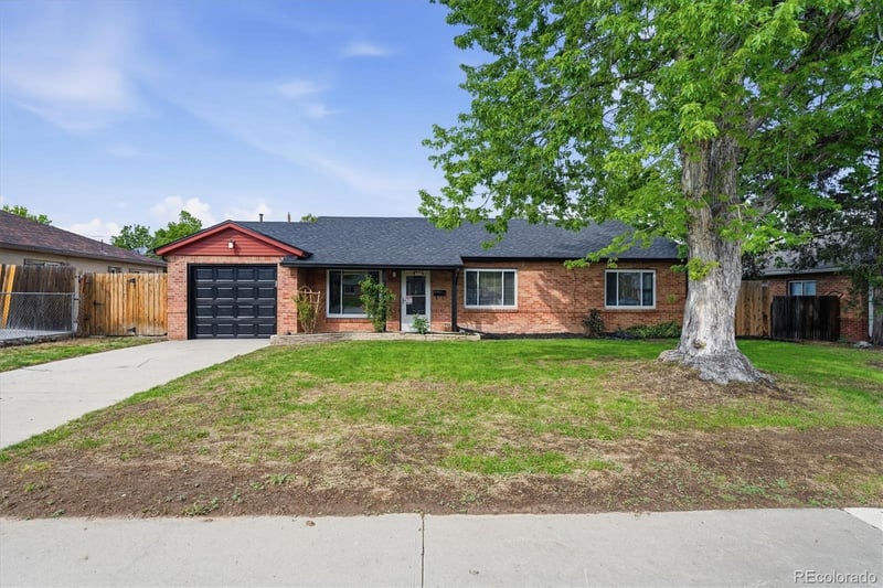 880 Tucson St, Aurora, CO 80011