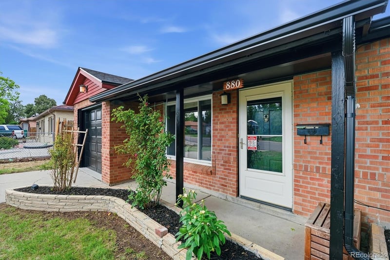 880 Tucson St, Aurora, CO 80011