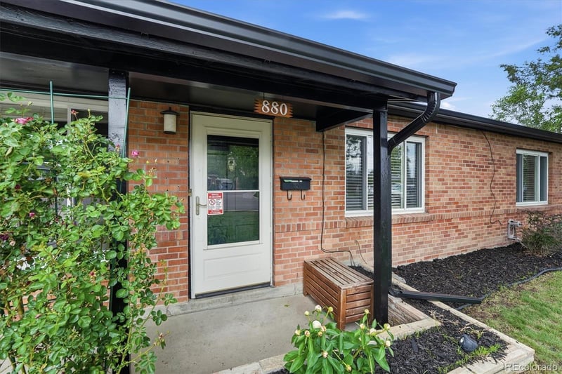 880 Tucson St, Aurora, CO 80011