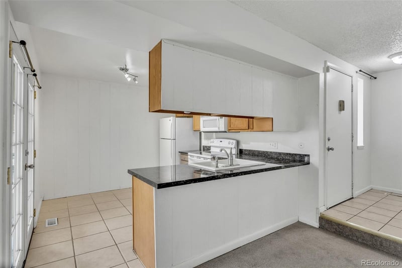 2471 Xanadu Way #B, Aurora, CO 80014