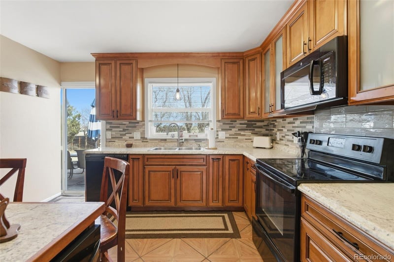 1112 Bahama St, Aurora, CO 80017