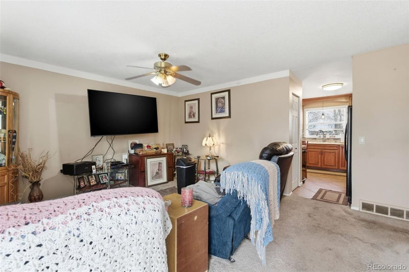 1112 Bahama St, Aurora, CO 80017