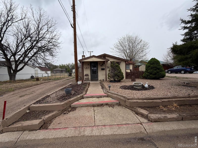 210 Sycamore St, Julesburg, CO 80737
