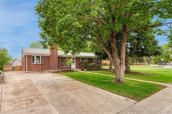 408 Scranton St, Aurora, CO 80011