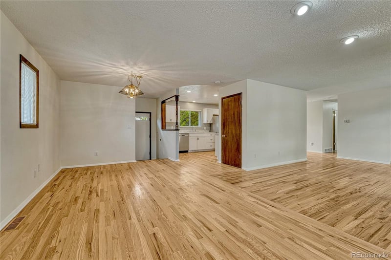 408 Scranton St, Aurora, CO 80011