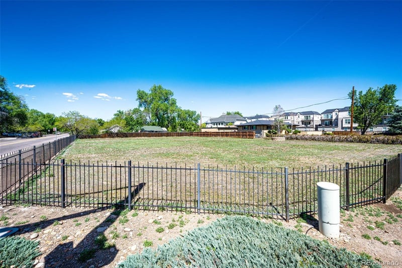 8021 52nd Ave, Arvada, CO 80002