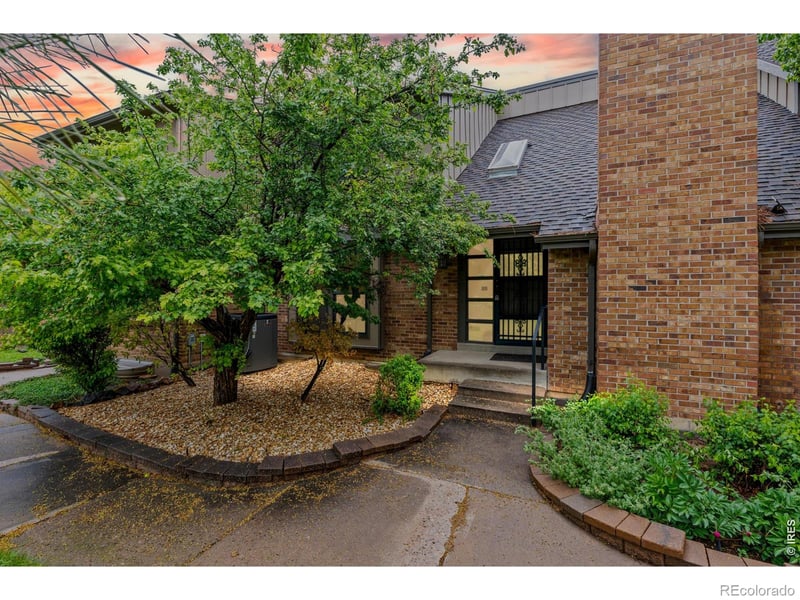 8018 E Phillips Cir, Centennial, CO 80112