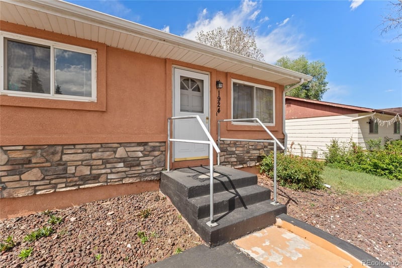 1924 Mccooke Dr, Colorado Springs, CO 80910