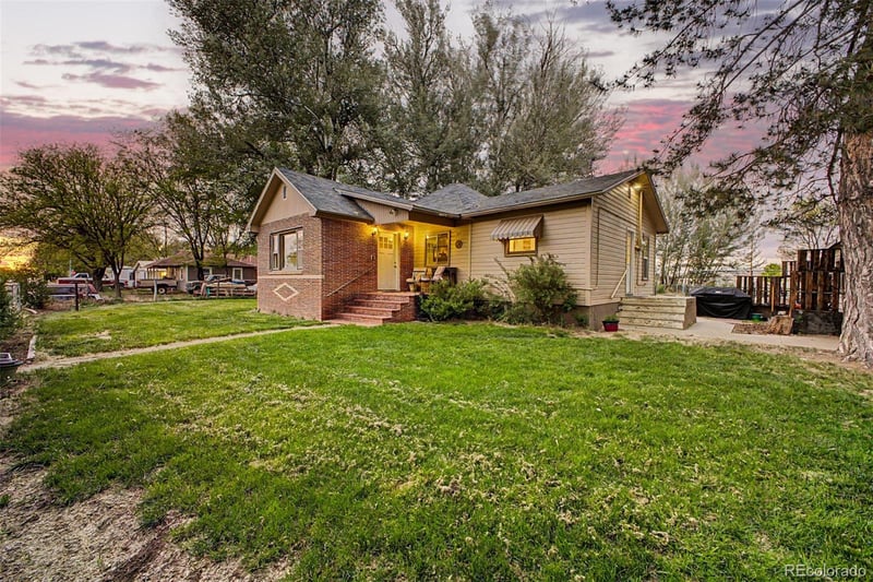 203 Railroad Ave, Weldona, CO 80653