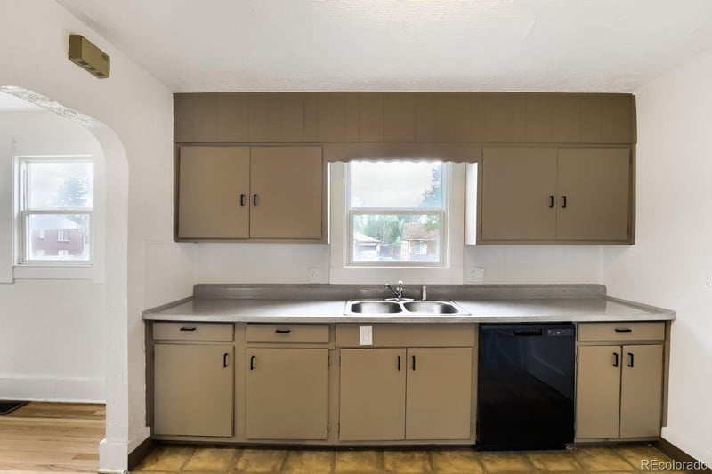 8001 16th Ave, Denver, CO 80220