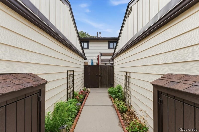 2615 Peoria St, Aurora, CO 80014