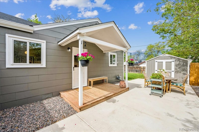 915 Newark St, Aurora, CO 80010