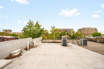 2527 Tremont Pl, Denver, CO 80205