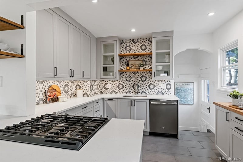 1050 Pikeview St, Lakewood, CO 80215
