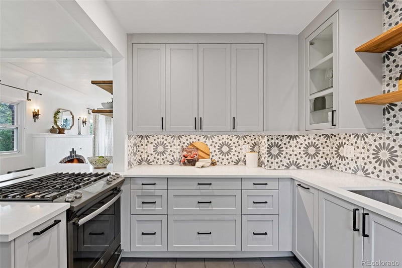1050 Pikeview St, Lakewood, CO 80215