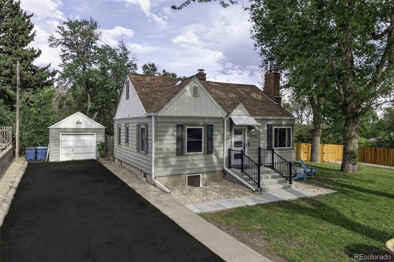 1050 Pikeview St, Lakewood, CO 80215