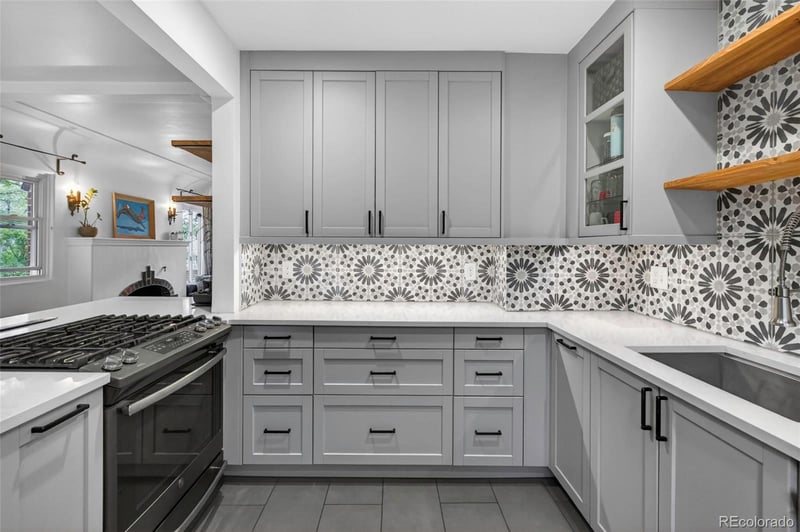 1050 Pikeview St, Lakewood, CO 80215