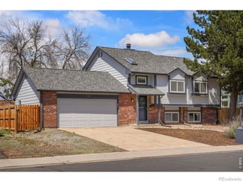 2460 Sunset Dr, Longmont, CO 80501