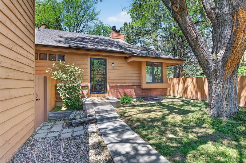 43 Eagle Cir, Aurora, CO 80012