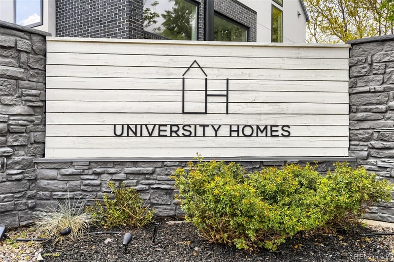 3059 S University Cir, Englewood, CO 80113