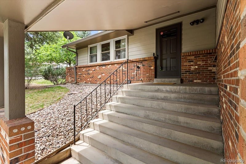 1825 S Queen Way, Lakewood, CO 80232