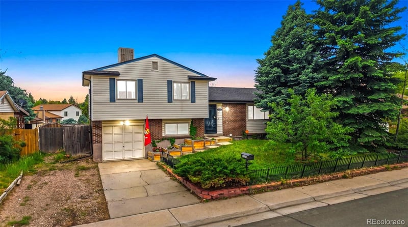 1581 Fairplay Way, Aurora, CO 80012