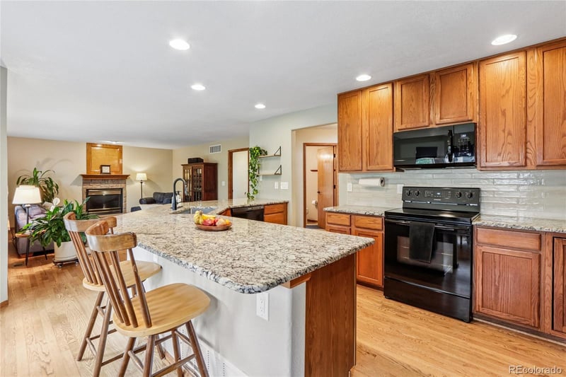 8850 W Long Ct, Littleton, CO 80123