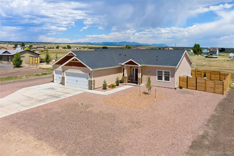 981 Blackstone Dr, Pueblo, CO 81007