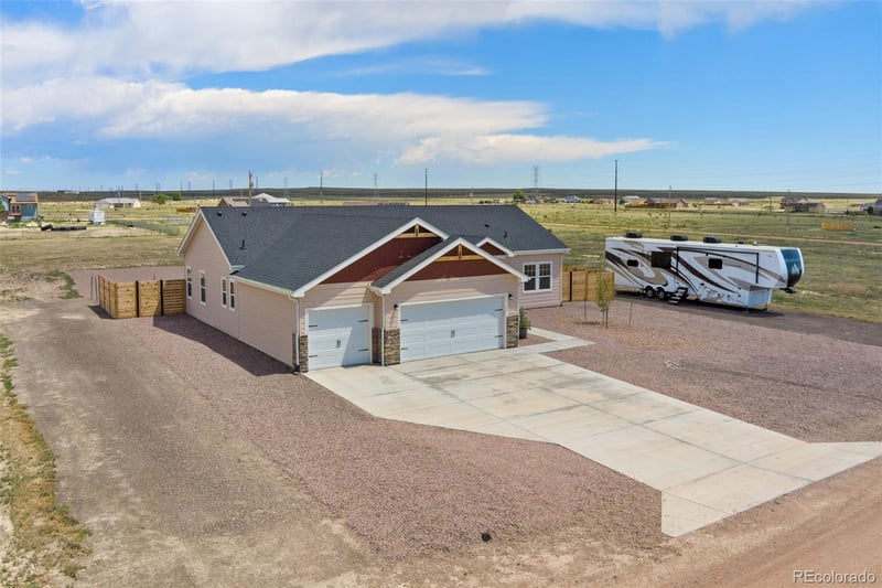 981 Blackstone Dr, Pueblo, CO 81007