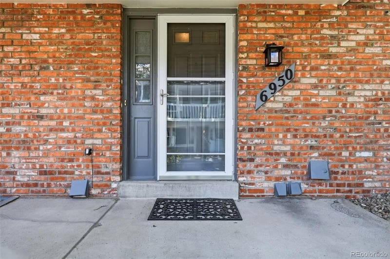 6950 E Briarwood Dr, Centennial, CO 80112