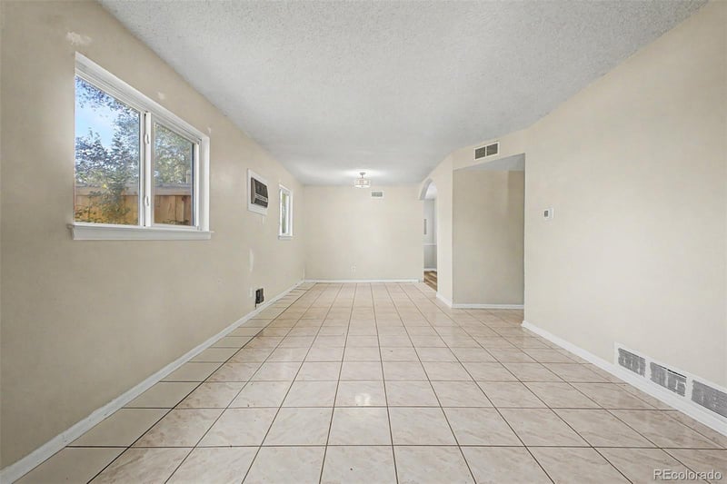 1042 Yuba St, Aurora, CO 80011