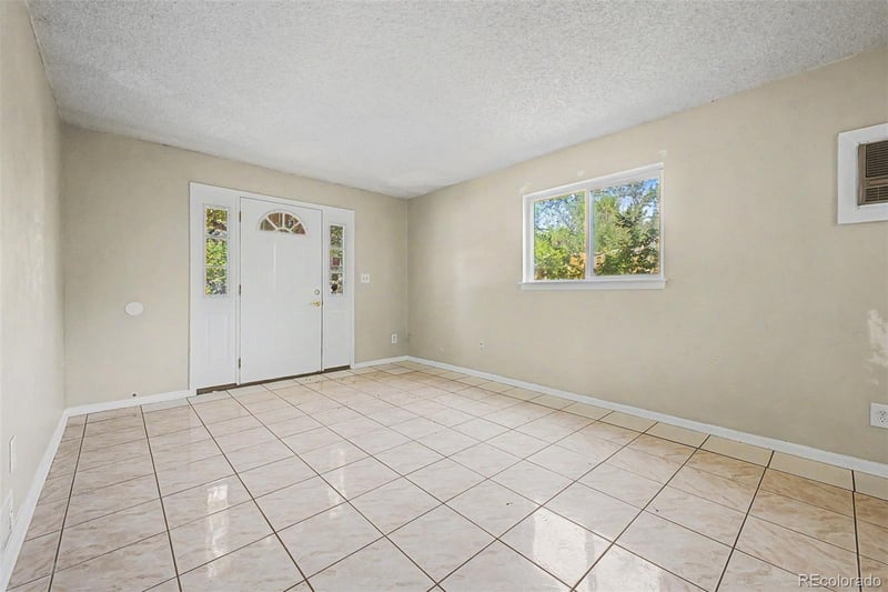 1042 Yuba St, Aurora, CO 80011